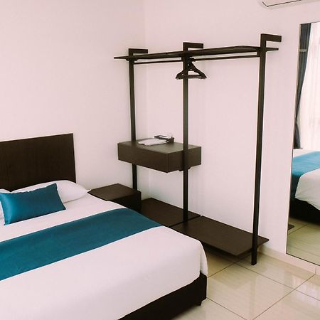 Ramada Suites By Wyndham The Straits Johor Bahru Exterior foto