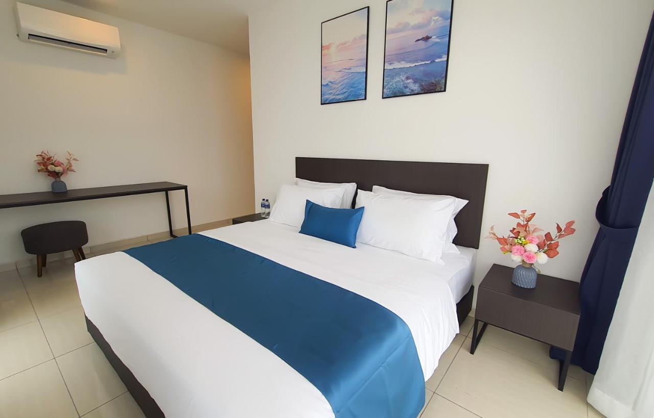 Ramada Suites By Wyndham The Straits Johor Bahru Exterior foto