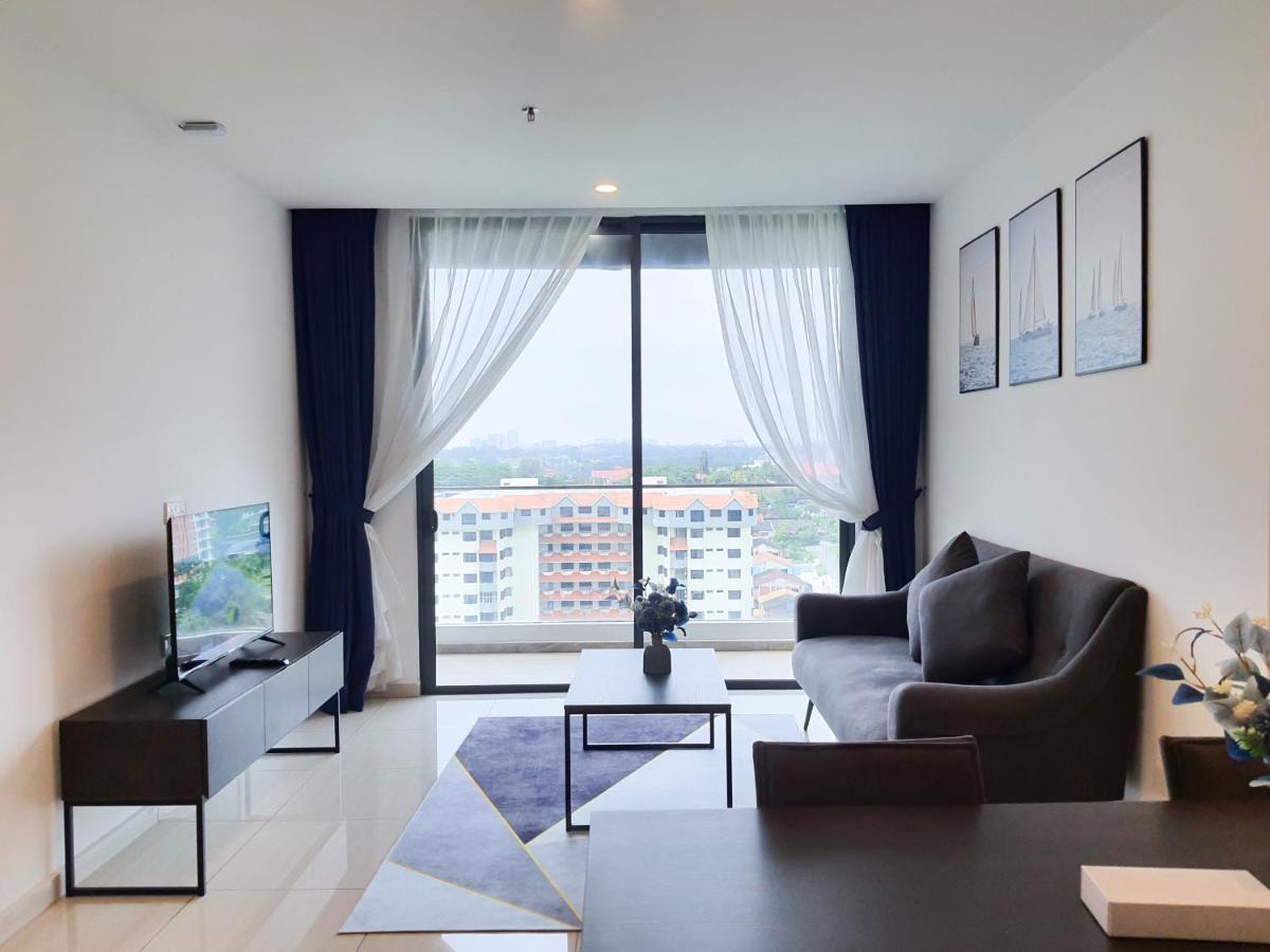 Ramada Suites By Wyndham The Straits Johor Bahru Exterior foto