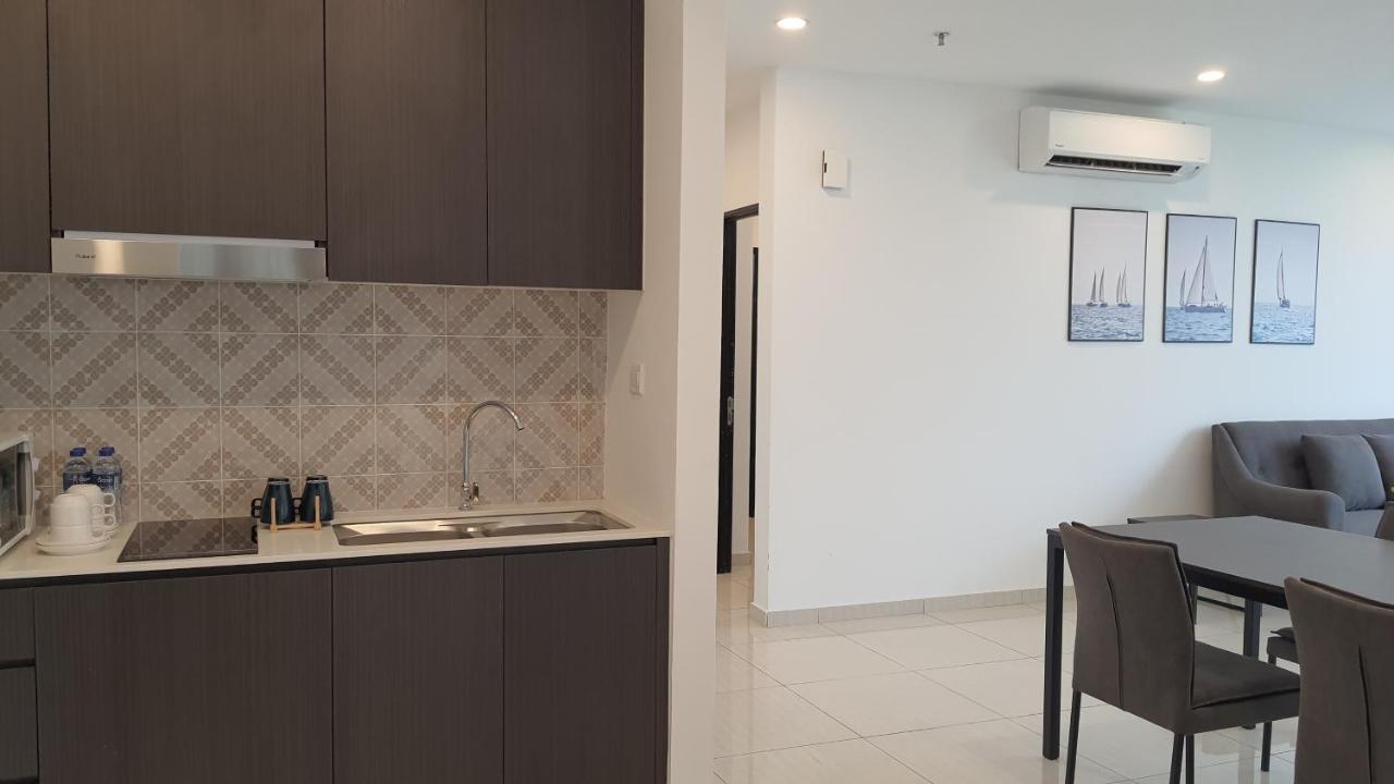 Ramada Suites By Wyndham The Straits Johor Bahru Exterior foto