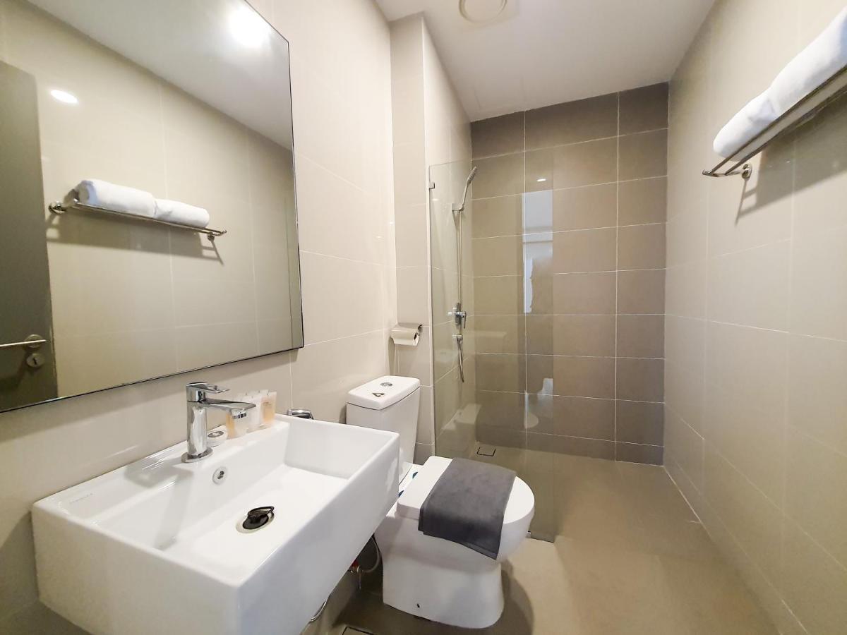 Ramada Suites By Wyndham The Straits Johor Bahru Exterior foto