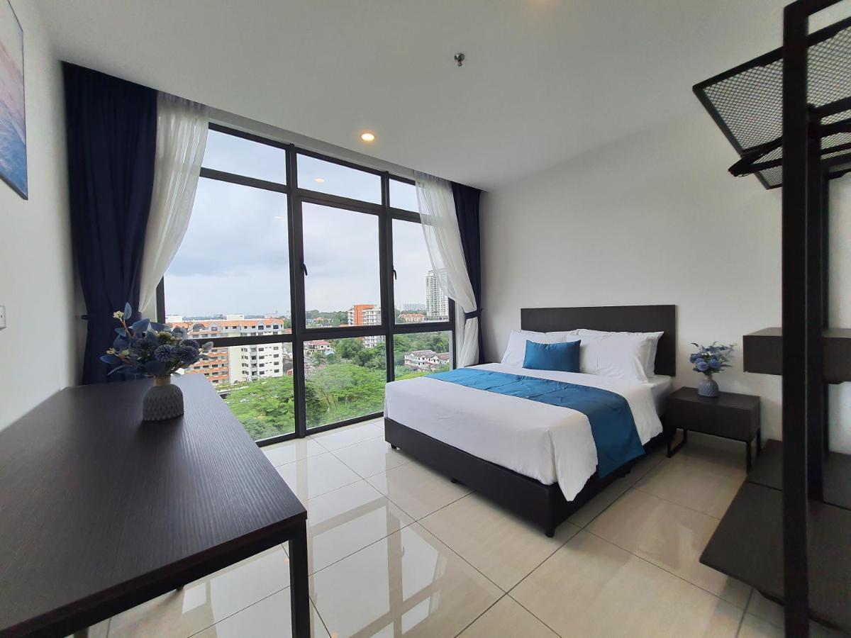Ramada Suites By Wyndham The Straits Johor Bahru Exterior foto