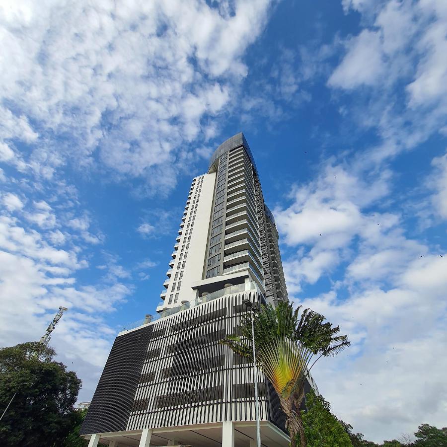 Ramada Suites By Wyndham The Straits Johor Bahru Exterior foto