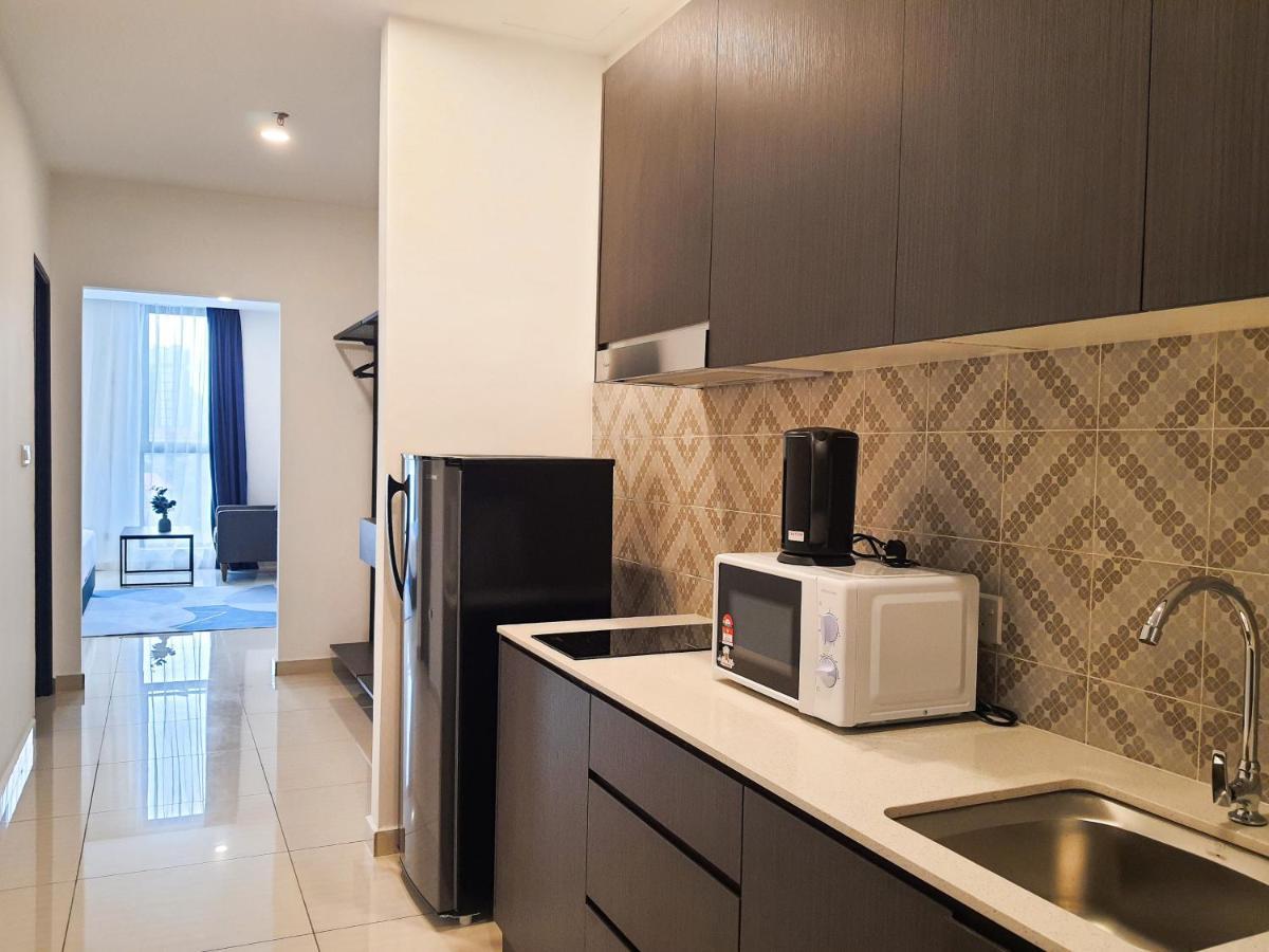 Ramada Suites By Wyndham The Straits Johor Bahru Exterior foto