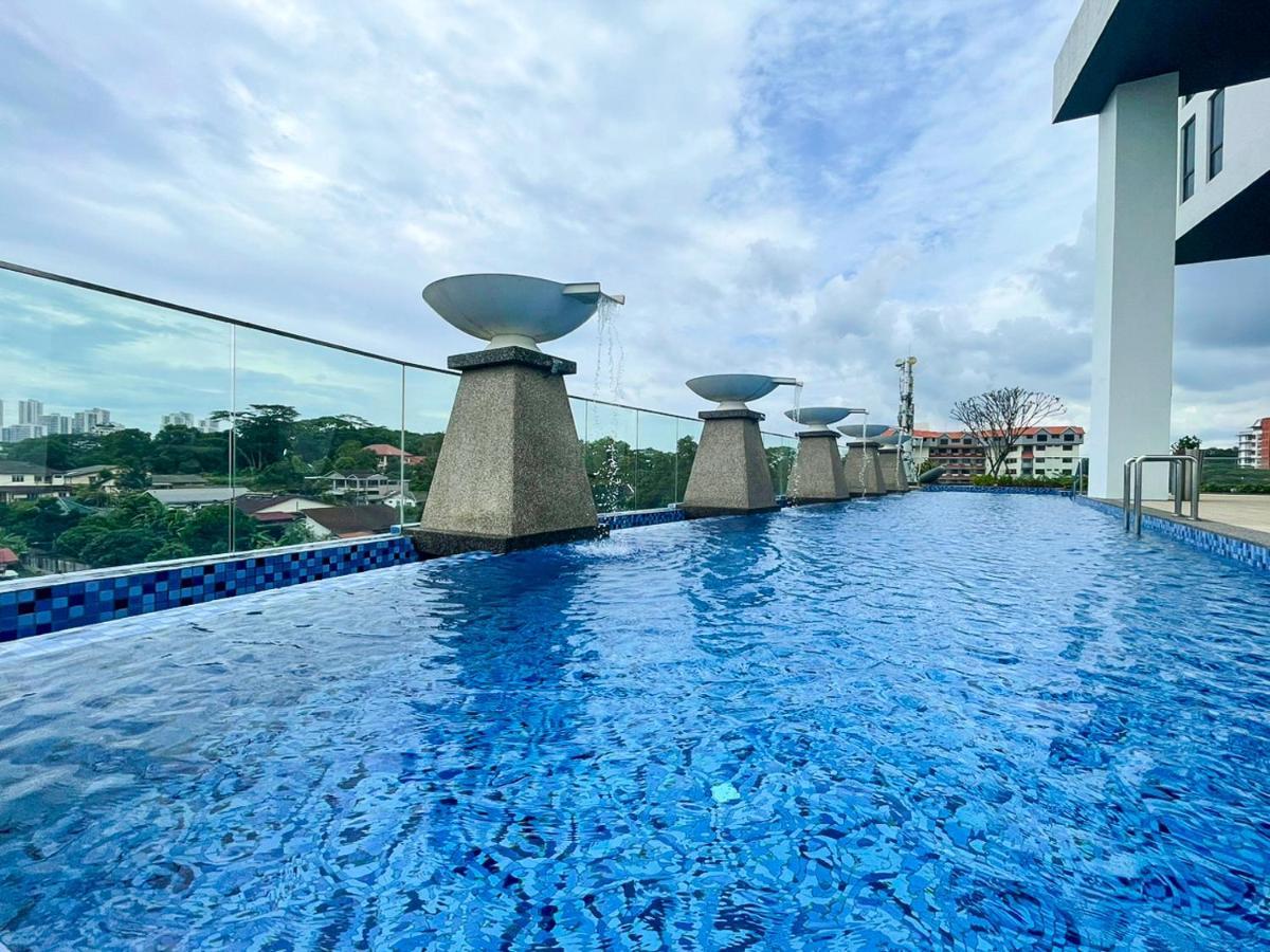 Ramada Suites By Wyndham The Straits Johor Bahru Exterior foto