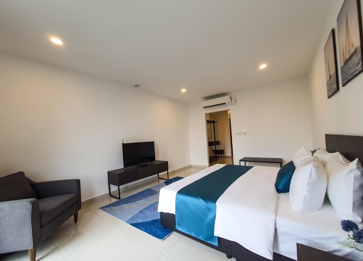 Ramada Suites By Wyndham The Straits Johor Bahru Exterior foto
