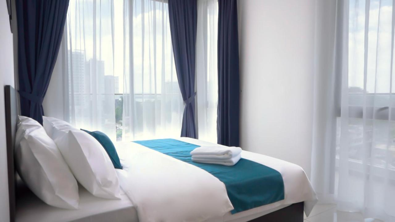 Ramada Suites By Wyndham The Straits Johor Bahru Exterior foto