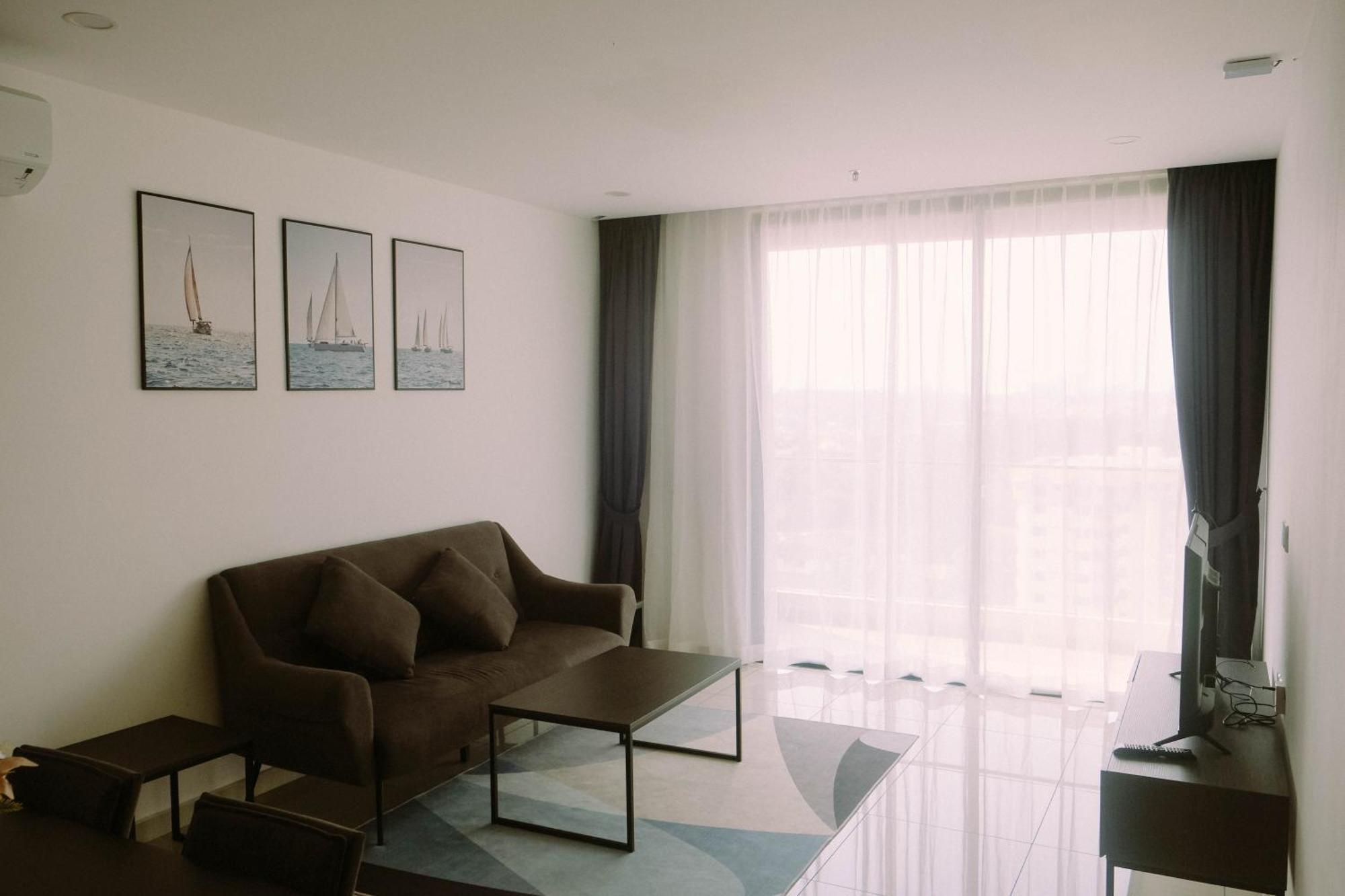Ramada Suites By Wyndham The Straits Johor Bahru Exterior foto