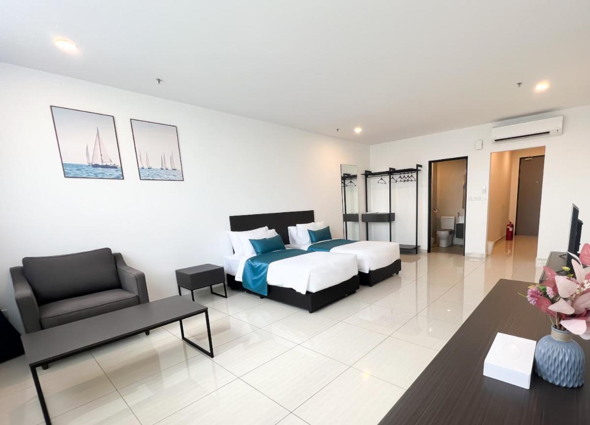 Ramada Suites By Wyndham The Straits Johor Bahru Exterior foto
