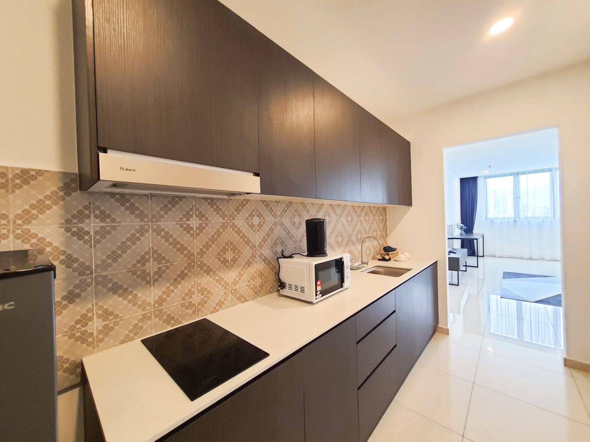 Ramada Suites By Wyndham The Straits Johor Bahru Exterior foto